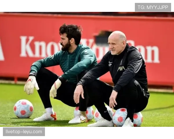 阿利松庆祝动作背后的故事引热议：灵感来源曝光引发球迷关注